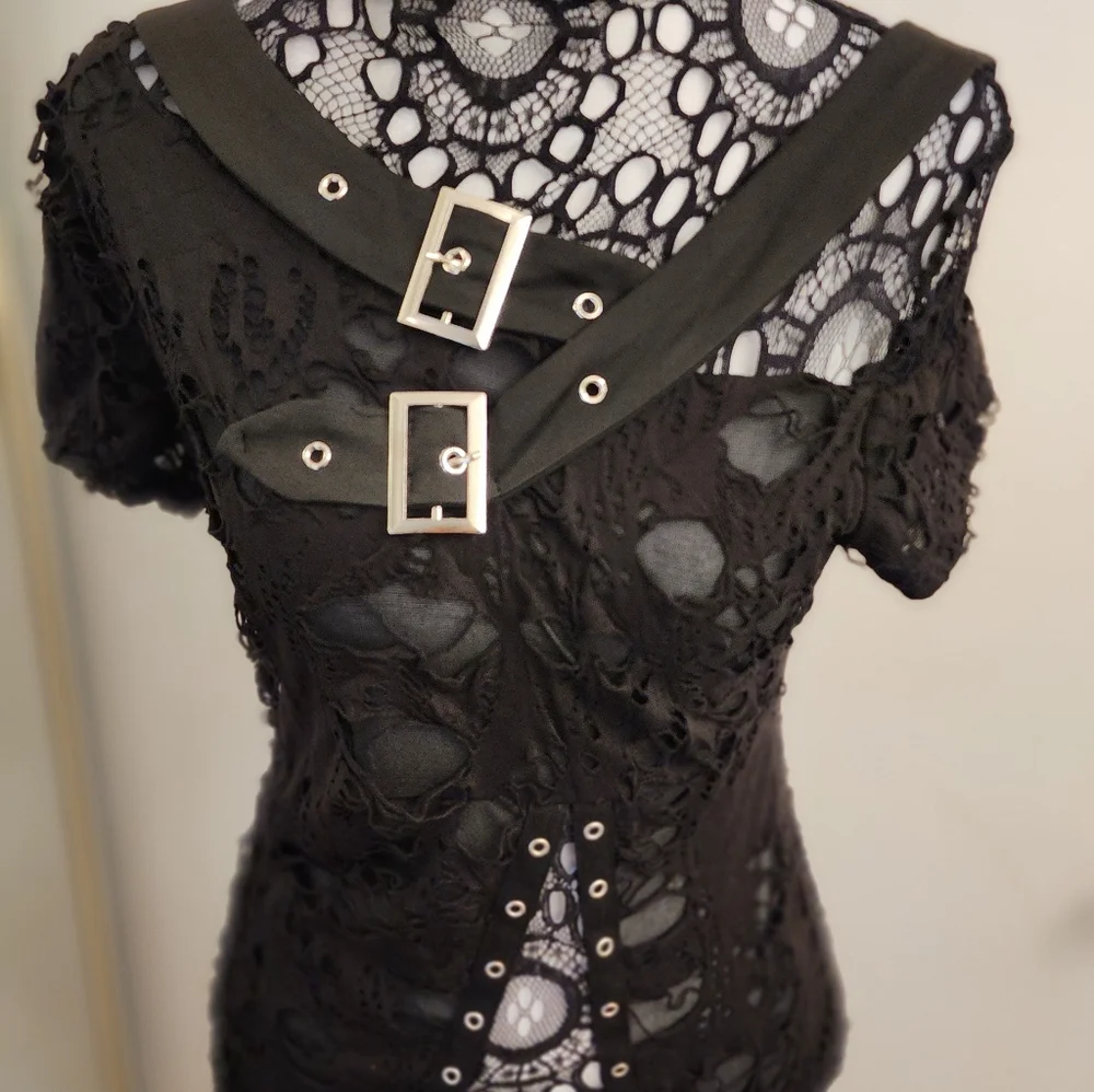 Black Lace Buckle Tee - Picture 5 of 8
